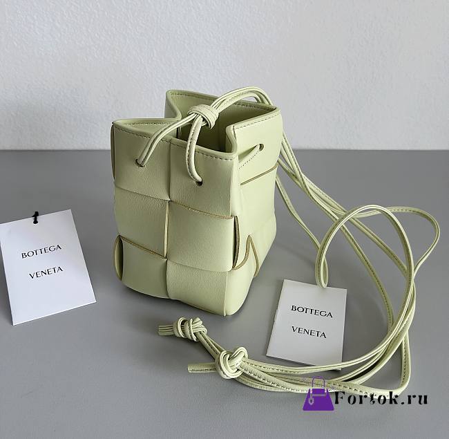 Bottega Veneta Cassette Lemon Green 680217 14x9x9cm - 1