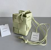 Bottega Veneta Cassette Lemon Green 680217 14x9x9cm - 1