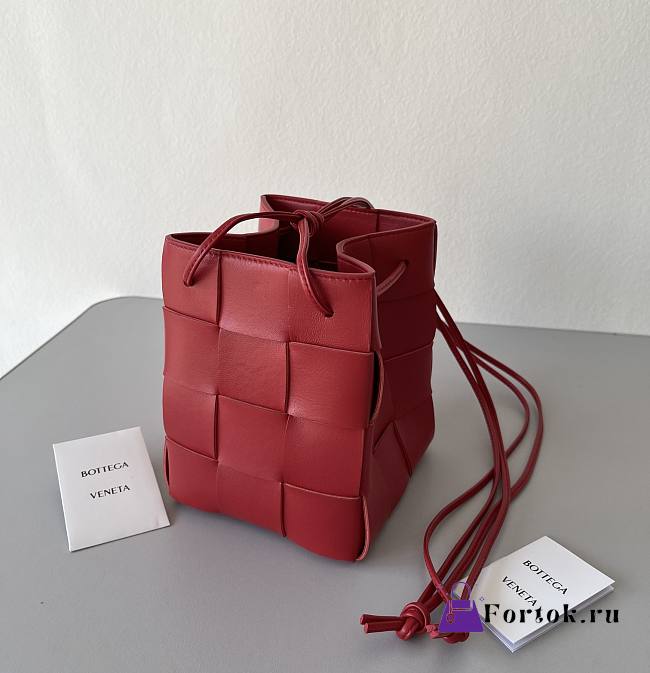 Bottega Veneta Cassette Red 680217 14x9x9cm - 1
