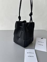 Bottega Veneta Cassette Black 680217 14x9x9cm - 5