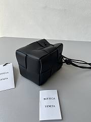 Bottega Veneta Cassette Black 680217 14x9x9cm - 2