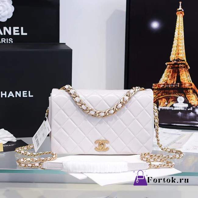 Chanel Shiny Quilted Lambskin Flap Bag White AS1895 20x13x7cm - 1