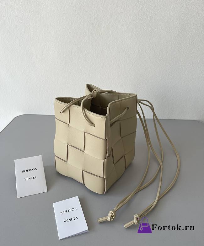 Bottega Veneta Cassette Beige 680218 18x14x14cm - 1