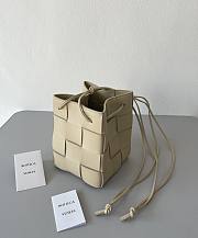 Bottega Veneta Cassette Beige 680218 18x14x14cm - 1