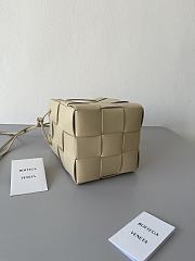 Bottega Veneta Cassette Beige 680218 18x14x14cm - 3