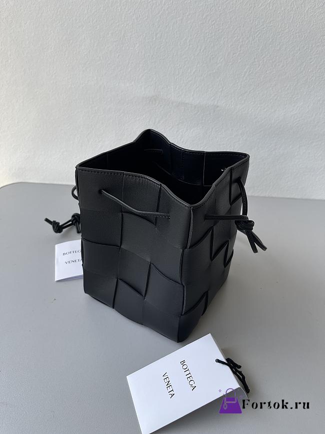 Bottega Veneta Cassette Black 680218 18x14x14cm - 1