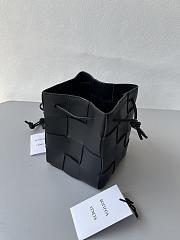 Bottega Veneta Cassette Black 680218 18x14x14cm - 1