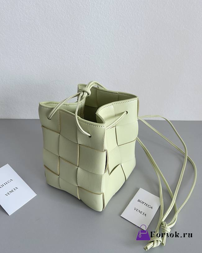 Bottega Veneta Cassette Lemon Green 680218 18x14x14cm - 1