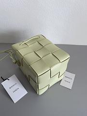 Bottega Veneta Cassette Lemon Green 680218 18x14x14cm - 6