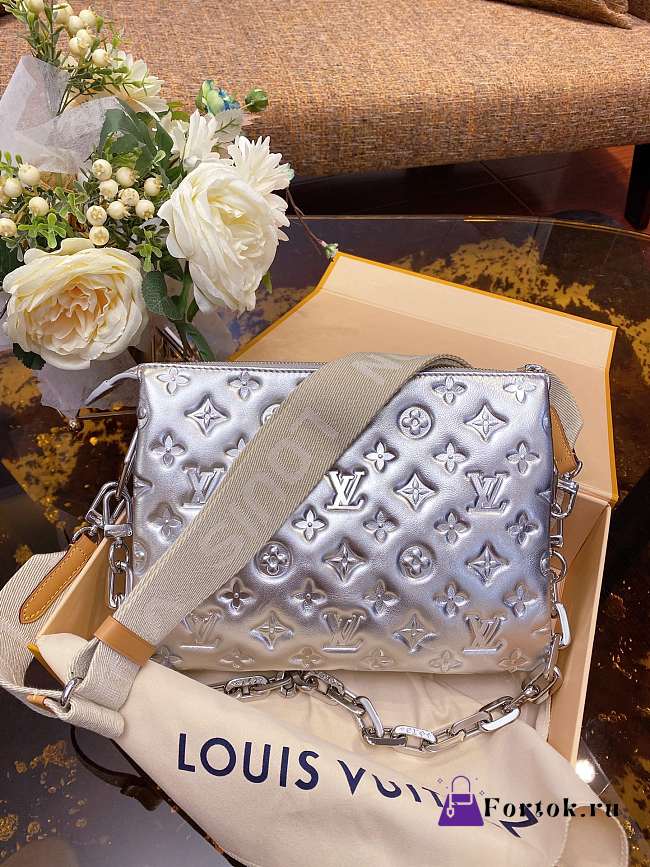 Louis Vuitton Coussin PM Silver M57792 26x20x12cm - 1