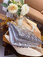 Louis Vuitton Coussin PM Silver M57792 26x20x12cm - 3