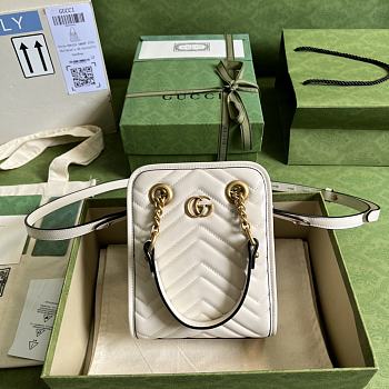 Gucci Mini GG Marmont Matelasse Bag Chevron Leather White 696123 16x19x7cm