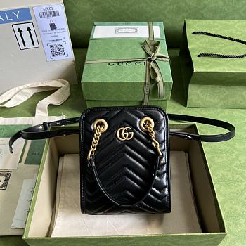 Gucci Mini GG Marmont Matelasse Bag Chevron Leather Black 696123 16x19x7cm