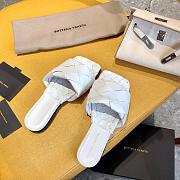 Bottega Veneta Lido Flat Sandals White 608853 - 4