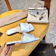 Bottega Veneta Lido Flat Sandals White 608853 - 5