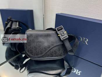 Dior World Tour Saddle Belt Bag Leather Black 19x14x6cm