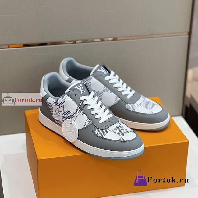 Louis Vuitton Rivoli Sneaker Grey 1A9ZEO - 1