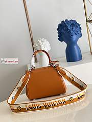 Louis Vuitton® Cluny Mini Gold Honey. Size