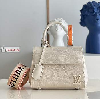 Louis Vuitton Mini Cluny Epi Leather White M58928 20x16x7.5cm