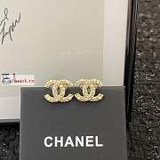 Chanel CC Logo With Pearl In Gold-tone Earrings - 1