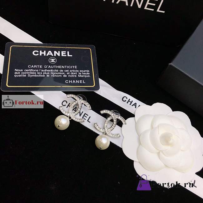 Chanel CC Logo With Pearl Drop In Silver-tone Earrings - 1