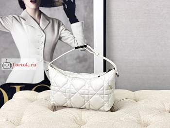 Dior Medium Nomad Pouch Macrocannage White S5554 22×13×9.5cm