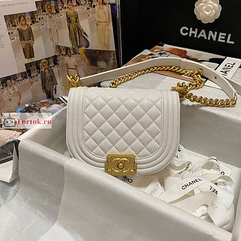 Chanel Small Boy Messenger Bag In Leather White AS3350 12.5×18×6cm