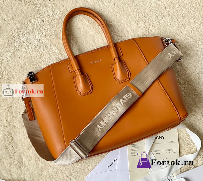 Givenchy Small Antigona Sport Handbag Tan Brown 33x7x25cm - 1