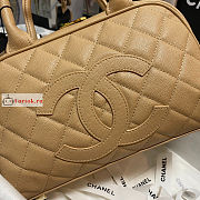 Chanel Bowling Bag In Grained Leather Beige 25x14x9cm  - 2