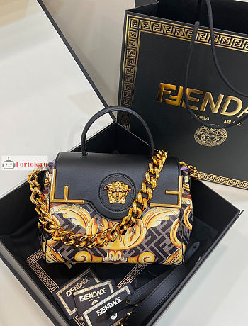 Fendace Medium La Medusa Handbag Black 25x15x22cm