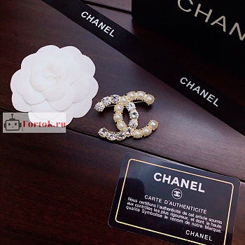 Chanel Crystal Brooch Gold Metal 