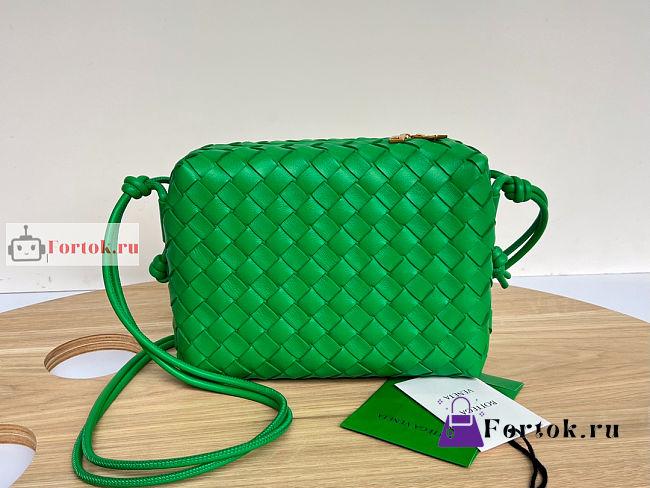 Bottega Veneta Loop Camera Bag Green 25cm - 1