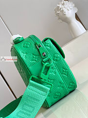 Louis Vuitton S Lock Messenger Green M20904 22x18x8cm - 3