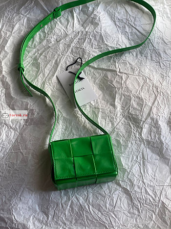 Bottega Veneta Candy Cassette In Smooth Leather Green 12x8x4cm