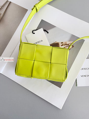 Bottega Veneta Candy Cassette In Smooth Leather Kiwi Yellow 12x8x4cm