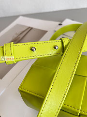 Bottega Veneta Candy Cassette In Smooth Leather Kiwi Yellow 12x8x4cm - 2