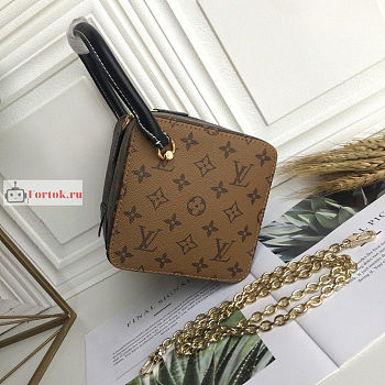 Louis Vuitton Square Bag Monogram M43589 16x16cm