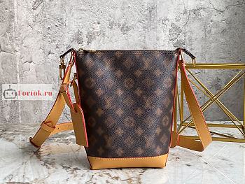 Louis Vuitton Hobo Cruiser PM M46241 17x24x8.5cm