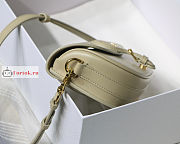 Dior Bobby East-West Smooth Leather Cream M9327 21x5x12cm - 6