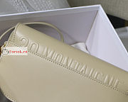 Dior Bobby East-West Smooth Leather Cream M9327 21x5x12cm - 5