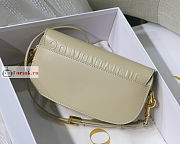 Dior Bobby East-West Smooth Leather Cream M9327 21x5x12cm - 4