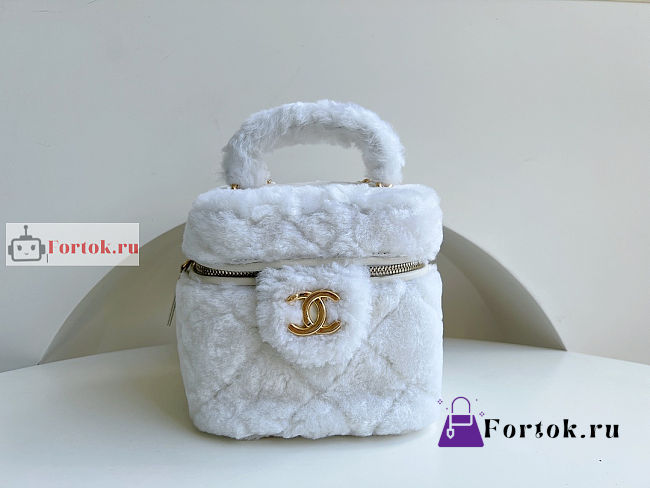 Chanel Small Vanity Case Shearling White AS3357 21x17x17cm - 1