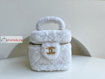 Chanel Small Vanity Case Shearling White AS3357 21x17x17cm