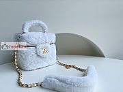 Chanel Small Vanity Case Shearling White AS3357 21x17x17cm - 6