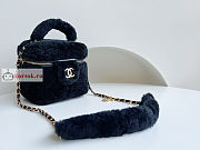 Chanel Small Vanity Case Shearling Black AS3357 21x17x17cm - 6