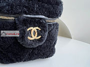 Chanel Small Vanity Case Shearling Black AS3357 21x17x17cm - 2