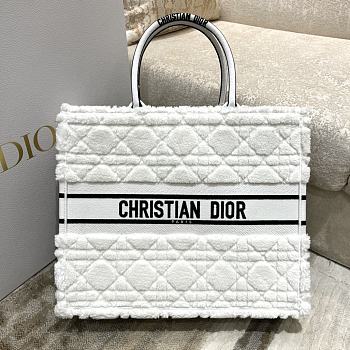 Dior Book Tote Sheepskin Cannage M1286ZMBU_M941 42x35x18cm