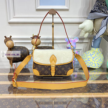 LV Diane Cozy Bag M46317 24x15x9cm