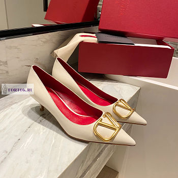 Valentino Gold Logo Pumps White 4.5cm