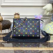 LV Coussin M22429 26x20x12cm - 1